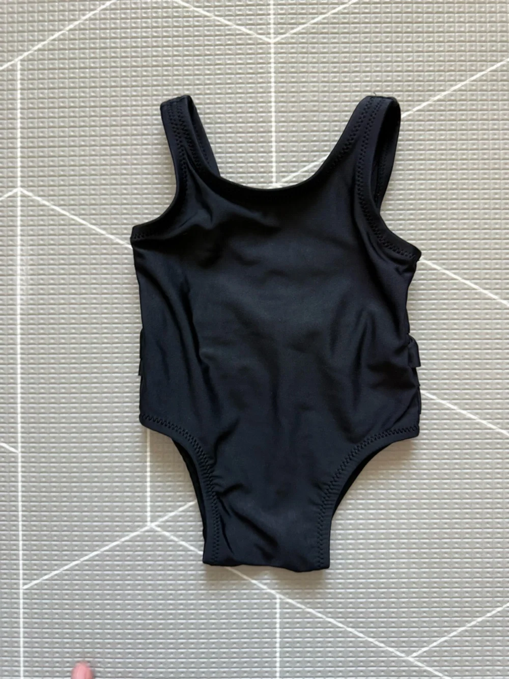 Old Navy|Baby Girl swimsuit  in solid Black, Ruffle One-Piece Swimwear•••0-3M